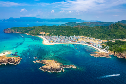 The ancient citadel under the sea of ​​Quy Nhon rises out of the water several times a month
