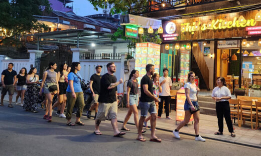 Foreign tourists wait for official guidelines on new Vietnam visa policy