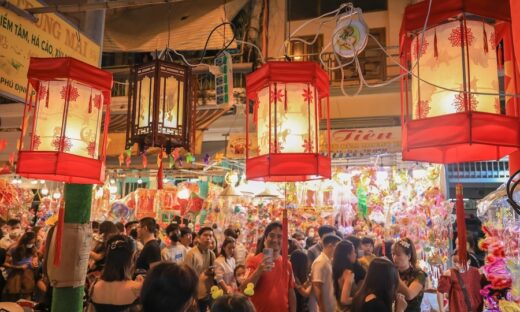 Mid-Autumn magic hits Vietnamese cities in pre-festival spirit