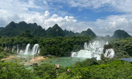 5 hours enjoying Ban Gioc and Duc Thien waterfalls on the other side of the border