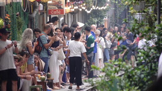 Hanoi Train Street should open to spur tourism: experts