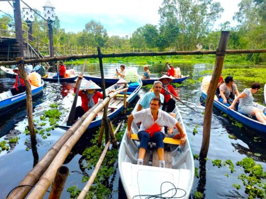 Foreign tourists flock to Mekong cajuput forest during flood season
