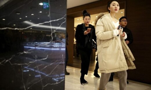 Chinese tourists forced into South Korea stores