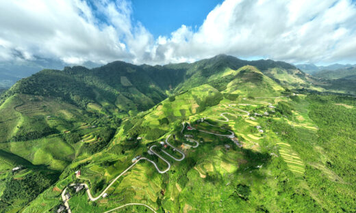 Conquer Na Tenh Pass with 20 bends in Cao Bang
