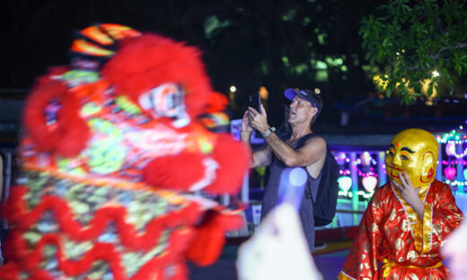 Hoi An Mid-Autumn Festival parade delights locals, foreigners