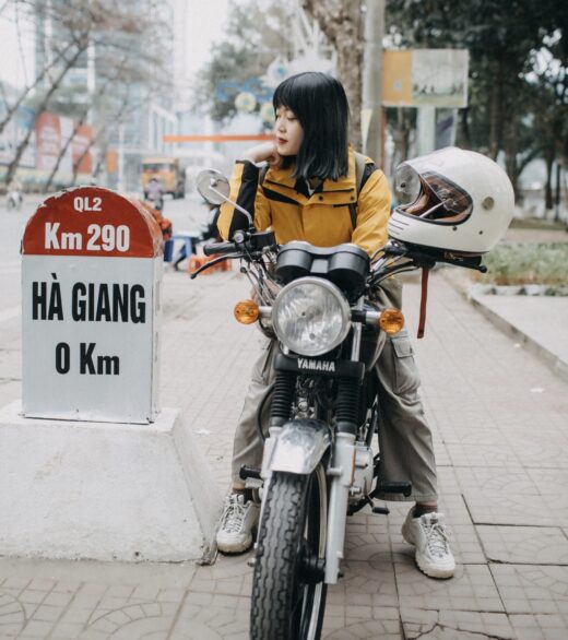 The girl traveled alone by motorbike, traveling to 63 provinces and cities in 10 months with 20 million VND