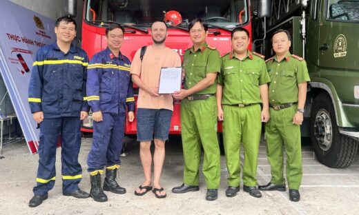 Russian tourist rescued from Da Nang waterfall thanks police