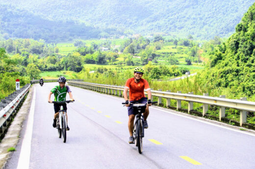 Conquer beautiful destinations in Cao Bang by bicycle