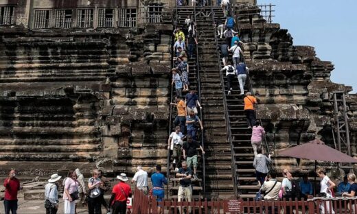 Cambodia PM calls for return of Chinese tourists