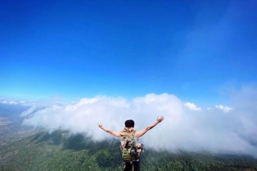 Conquer Chu Yang Lak peak to see the sea of ​​clouds in the middle of the Central Highlands