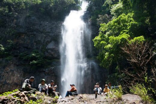 Dak Bok Waterfall: “beautiful girl” waiting to be awakened in the vast Kbang