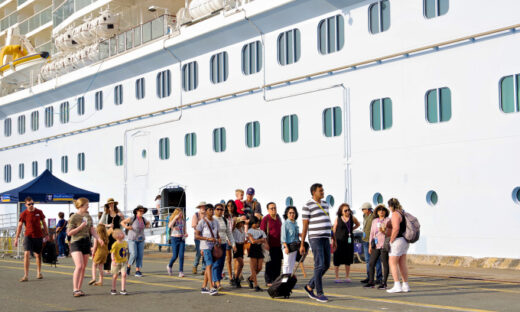 Luxury cruise ships to bring 7,500 international visitors to Vietnam