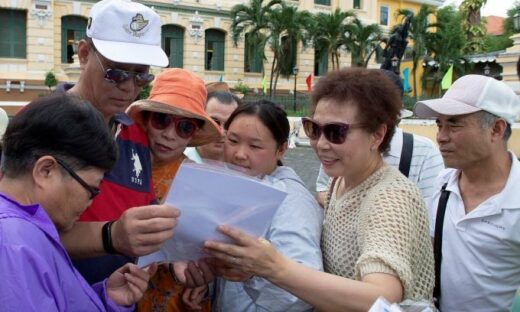 Tourism minister wants visas waived for Chinese, Indian visitors